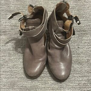 Stylish Gray Women's Ankle Boots - buckles in silver